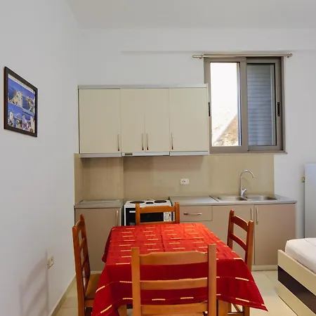 Hotel Argjiro 3*