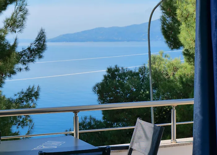 Hotel Argjiro 3*